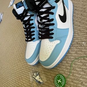 Jordan 1 UNC (message for sizes)